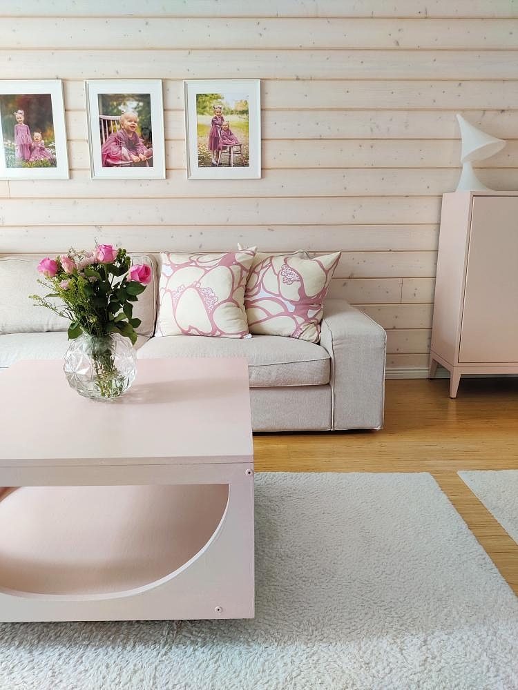 Yksi talon parhaita puolia on luonnonvalo, jossa kodin sisustus saa kylpeä.