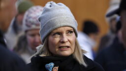 ”Vihreiden vaihtoehdossa poltellaan pilveä ja haaveillaan paremmasta maailmasta” – Riikka Purra tykitteli kaikilla piipuilla eduskunnassa