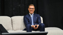 Presidentti Alexander Stubbin uima-asu sai somen pulisemaan