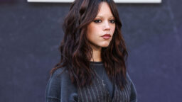 Yllättävä yhdistelmä toimii täydellisesti – Jenna Ortegan asuvalinnasta kelpaa inspiroitua