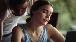 Kotimainen uutuussarja alkaa: Lähiöstä ponnistava Riku haluaa tehdä täydellisen rikoksen – ihastuminen sotkee suunnitelman