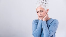 Yllättävä oire saattaa olla varhainen merkki Alzheimerin taudista