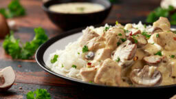 Ostitko tämän kastikeaineksen? Voi sisältää metallin ja kumin paloja