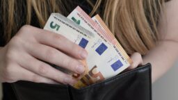 Näin paljon suomalaiset keskimäärin tienaavat kuukaudessa – yllätkö samaan?