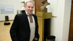 IL: ”Ennen vanhaan akat alkoivat jo juhannuksena laittaa joulua” – Teuvo Hakkaraisen joulu kuluu koiran kanssa eineksiä syöden