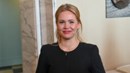 ”Saamenpuku kuuluu vain saamelaisille” – Sara Seppäsen Linnan juhlien vaatetus herättää kohua