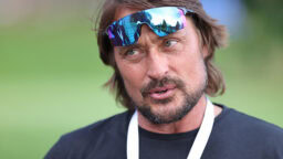 ”Luulin ensin munkeiksi” – Selänteiden joulukuva naurattaa