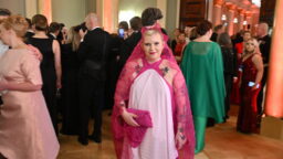 Muodin raamattu Vogue julkaisi Linnan juhlien upeimmat asut