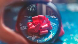 Selvitimme, mitä naiset eivät toivo joululahjaksi – 10 hyvää varoitusta miehille