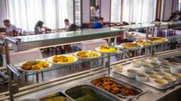 Opiskelija-aterian hinta nousee – katso, mitä siitä saa jatkossa pulittaa