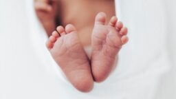 Äitiysavustukseen luvassa tuntuva korotus