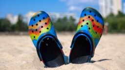 Crocseista lähes 9000 euron sakot – yrittäjän juhannusaaton aatto lähti pahemman kerran vanttuusta