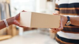 Nyt huijataan kukkalähetyksillä, varoittaa poliisi