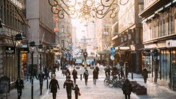 Suomalaisten talvipukeutumisen rajat ovat joustavat – muutama vaate jakaa kuitenkin mielipiteitä