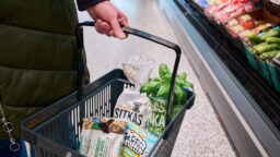 Snellman hehkuttaa uusia leikkeleitään – haitallinen lisäaine korvataan sitrusuutteella