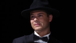 Myös Niko Saarinen osti mysteeripaketteja 180 eurolla – saaliina muun muassa verinen mekko