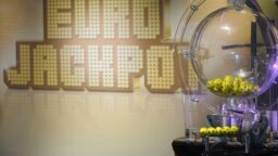 Eurojackpotissa 74 miljoonaa euroa voittanut tavoitettu – ”Menen tekemään lumityöt”