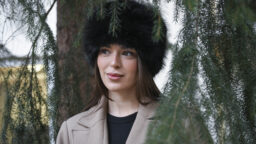 ”Soijapoikien ininä on parasta” – Sarah Dzafcen mainosesiintyminen puhaltaa uutta hehkua rasismikohuun