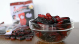 Herkkujen ystävät, huomio! Laskiaispullan ja suosikkikarkkien pyhä liitto on syntynyt