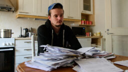 Uudessa dokumenttisarjassa seurataan velkaantuneita suomalaisia