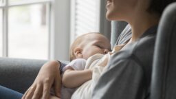 ”Eve on nyt saanut mut pakotettua” – Joni joi puolisonsa rintamaitoa