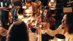 Alkoholi vaikuttaa unen laatuun, mutta tiedätkö, miten pitkään?