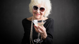 Humalaiset vanhemmat naiset ahdistelivat Harri Syrjästä ja nuorta harjoittelijaa törkeästi työtehtävissä