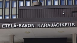 Mies meni ruuhkaiseen Prismaan teräaseen kanssa ja kävi satunnaisten uhrien kimppuun