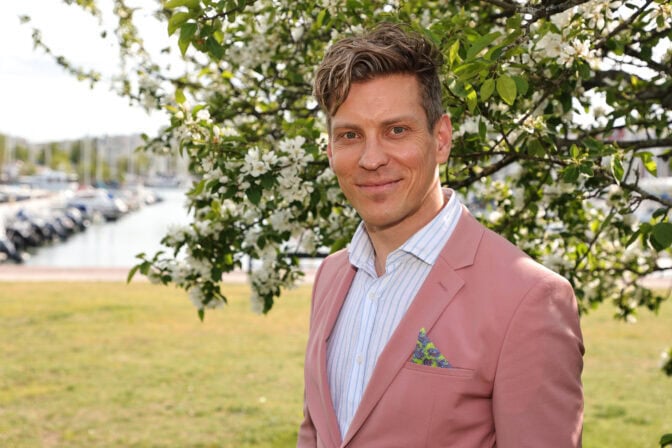 Antti Holman puolison ex-mies ilmaantui ovelle, ja Holma tunsi itsensä Muumilaakson asukkaaksi