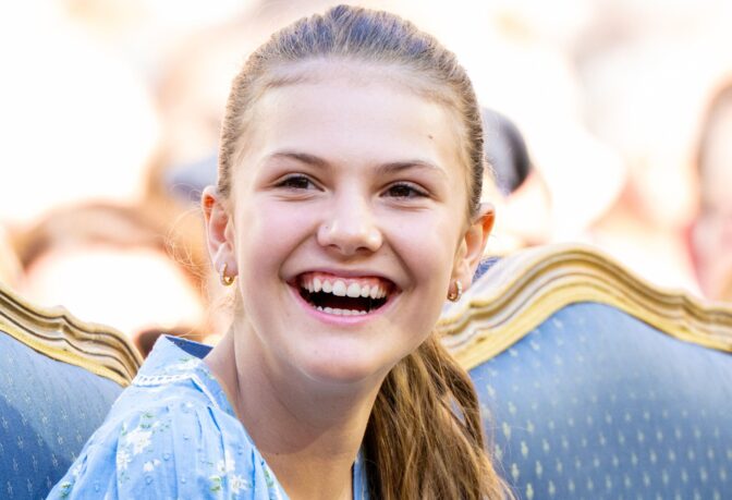 Prinsessa Estelle täyttää tänään 14 vuotta – hovi julkaisi ihastuttavia kuvia