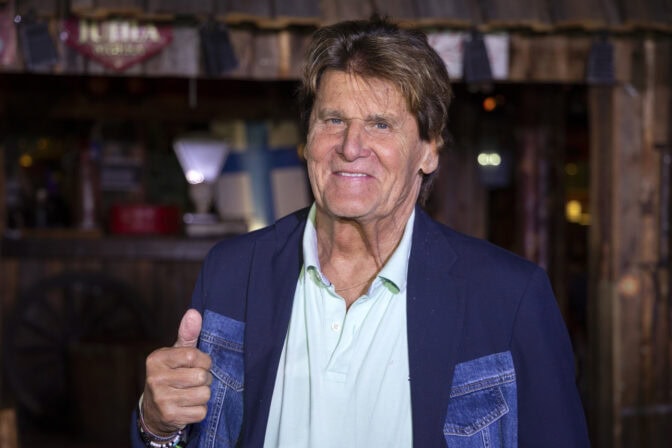 IS: ”Karhuko se on käynyt paskalla” – Frederik suivaantui ja kosti omalla tyylillään Farmi-ohjelmassa