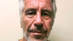 Jeffrey Epsteinin ruumiinavauksessa ollut lääkäri ei usko tämän kuolleen oman käden kautta