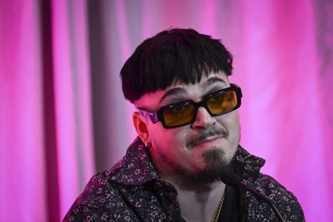 Alkuvuoden Thaimaassa viihtynyt Käärijä esitteli matkaseuransa ja pakaransa