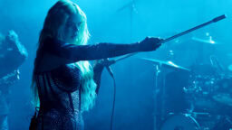 ”Oletko edes todellinen, en saa henkeä!” – Erika Vikman häikäisi ruotsalaisessa seksuaalivähemmistöjen QX-gaalassa