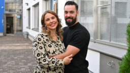 ”Sen verran rauhassa saimme olla huoneessa”  – Eveliina Uosukainen ja Joni Rintala kertovat viettäneensä intiimin hetken kesken synnytyksen