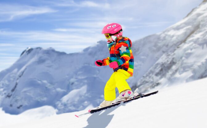 Perheenäidin videolle tallentui hurja hetki laskettelurinteessä: neljävuotias syöksyi hyppyreihin teinisisaren perässä