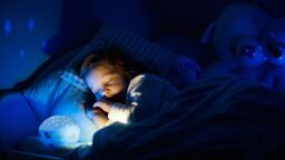 Tutkimus: Yövalon käyttö riskeeraa terveyden