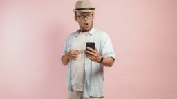 Pariskunta yöpyi hotellissa – päätyi tietämättään aikuisviihdesivustolle