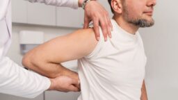 Ohhoh! Lähes kaikilla yli 40-vuotiailla havaittiin magneettikuvissa sama muutos – ei aina oireile