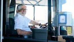 Bussikuskien tiukka aikataulu näkyy epämiellyttävällä tavalla – eivät ehdi vessaan