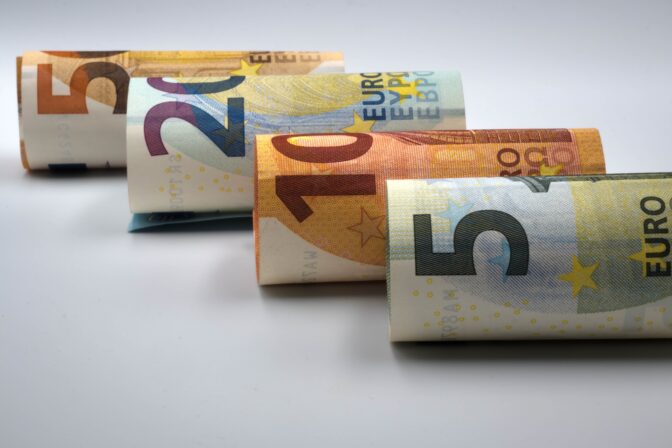 Yllättävä tilasto: Suomessa liikkui satoja väärennettyjä euroja – tätä seteliä kopioitiin eniten