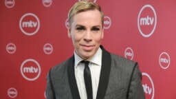 ”Me emme ole synti” – Cristal Snow kirjoitti koskettavan julkisen viestin Päivi Räsäselle