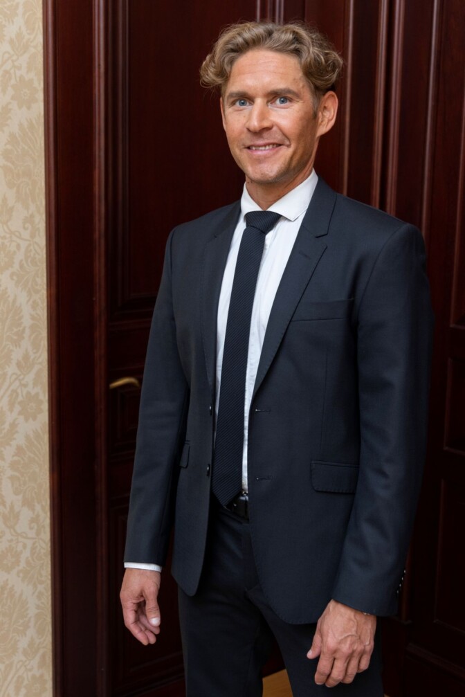 Kotiliesi: Tanssija Aleksi Seppänen palasi koulun penkille