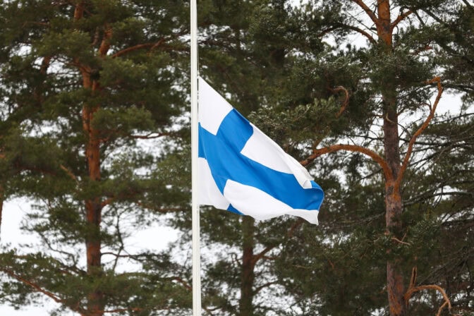 Perjantaina suruliputetaan koko maassa