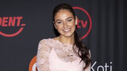 ”Vähä erilainen biisileiri” – Mirella upeana poreammeessa