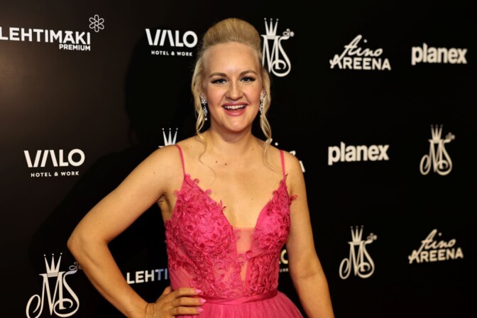 Auri Kananen kävi lapsensa kanssa vauvauinnissa -Sai osakseen välitöntä huolta