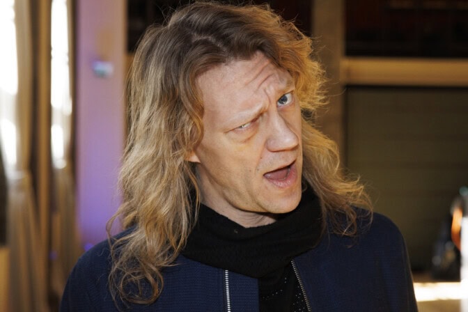 ”Alasti Huomenta Suomeen?” – Duudsoni-Jukka kirmasi suorassa lähetyksessä pymppy paljaana