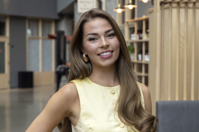 ”Itkettää vieläkin” – Essi Unkuri julkaisi koskettavan videon