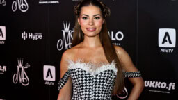 Essi Unkuri odottaa vauvaa