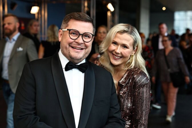 Janne Kataja jakoi ensimmäisen kuvan tulevasta lapsestaan -Someyleisö ihastui